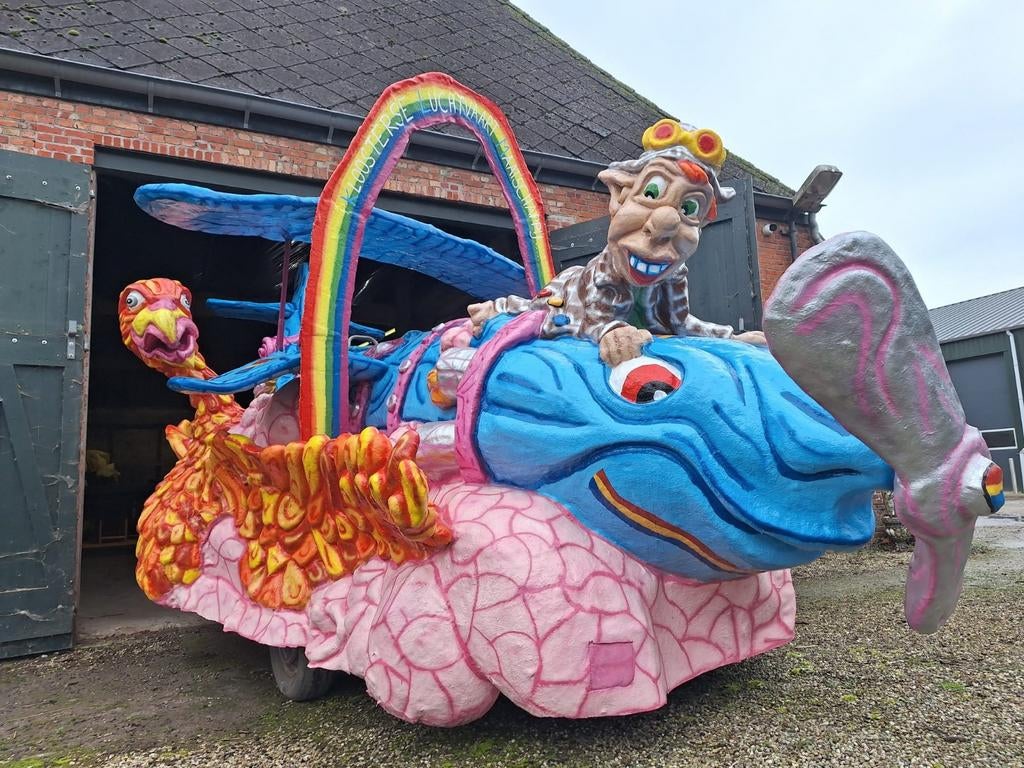 Kleine polyesteren carnavalswagen  (moet weg!), Ophalen, Gebruikt, Carnaval