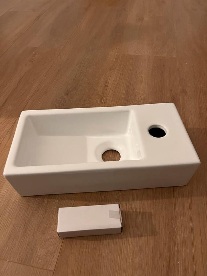 Fonteintje - Ideaal voor toilet of kleine badkamer, Huis en Inrichting, Badkamer | Badkamermeubels, Nieuw, Wasbak of Wastafel