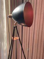 Vloerlamp, staande lamp, zwart metaal met koper, Ophalen, 100 tot 150 cm, Zo goed als nieuw, Metaal