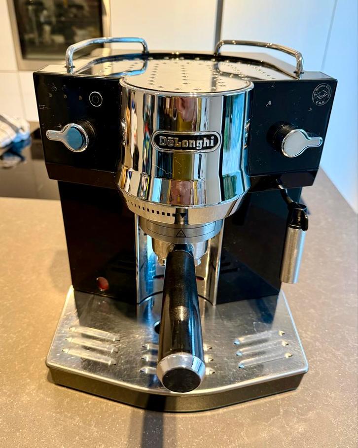 DeLonghi Espressomachine, Witgoed en Apparatuur, Koffiezetapparaten, Gebruikt, Gemalen koffie, Espresso apparaat, 2 tot 4 kopjes