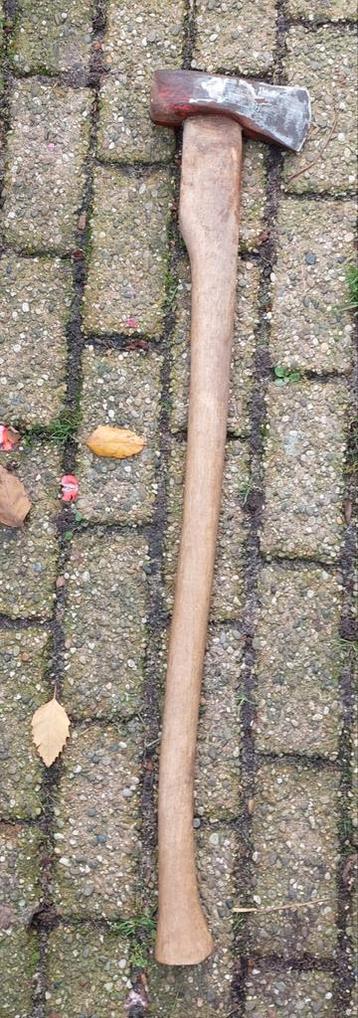 Kloofbijl beschikbaar voor biedingen