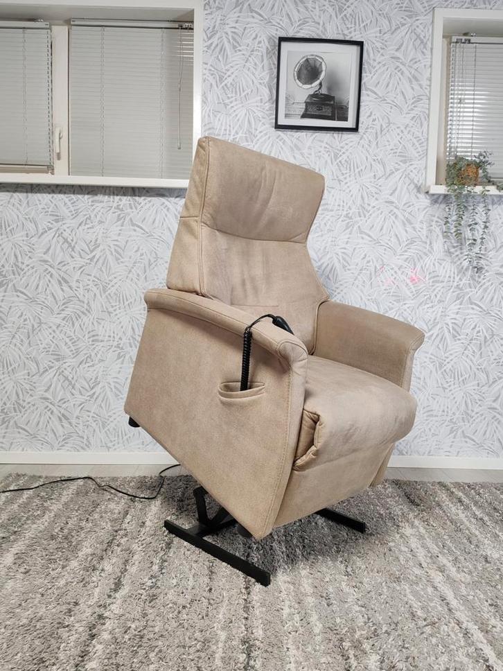 De Toekomst sta op stoel relax fauteuil met garantie, Huis en Inrichting, Fauteuils, Zo goed als nieuw, Stof, 50 tot 75 cm, Minder dan 75 cm