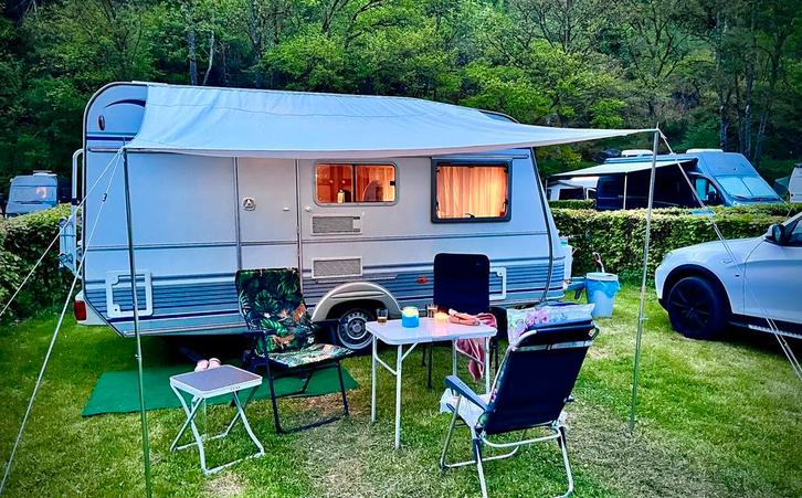 Tec Travel King 390, Caravans en Kamperen, Caravans, Particulier, tot en met 4, 750 - 1000 kg, Treinzit, T.E.C., Vast bed, 4 tot 5 meter