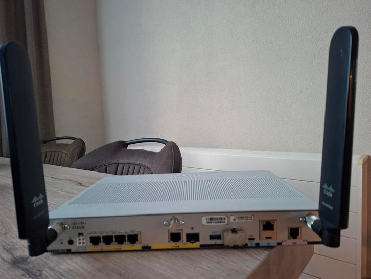 Cisco Router c111-4plte, Computers en Software, Routers en Modems, Zo goed als nieuw, Ophalen of Verzenden