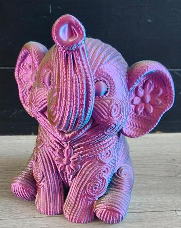 3d geprinte olifant verandert van kleur  beschikbaar voor biedingen