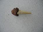Broche Lucite / Plastic  IJsje met Choco * Vintage, Ophalen of Verzenden, Overige materialen, Broche