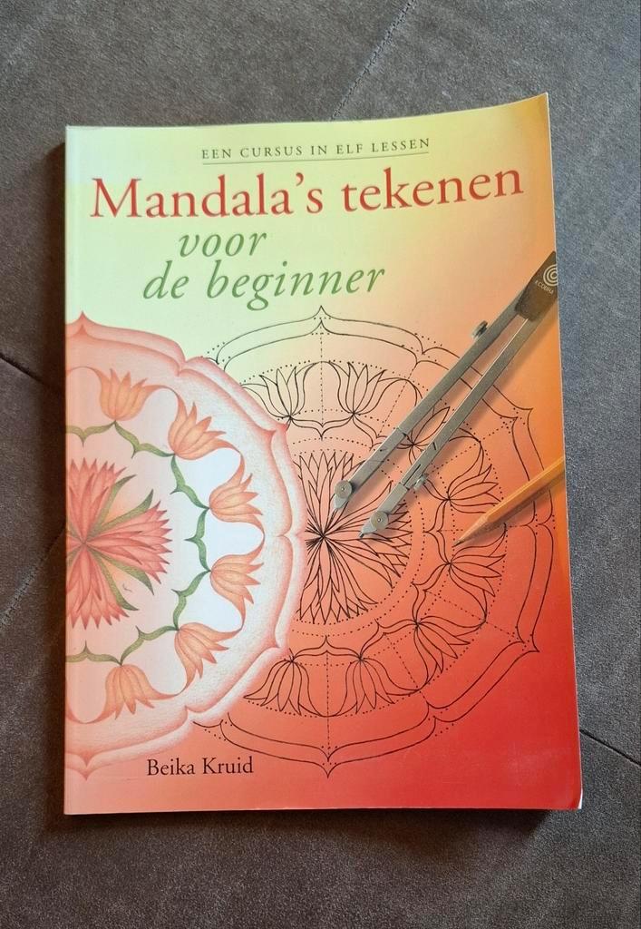 Mandala's tekenen voor de beginner, Boeken, Esoterie en Spiritualiteit, Zo goed als nieuw, Instructieboek, Ophalen of Verzenden