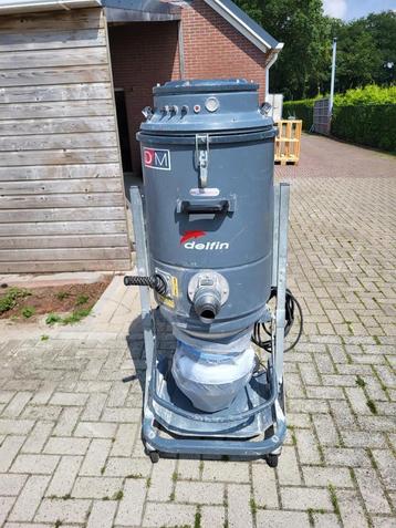 industrie stofzuiger  3 motoren  230 volt beschikbaar voor biedingen