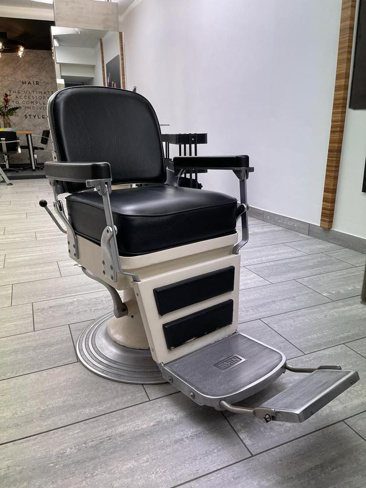Te koop mooie originele oude NIKE kappersstoelen, Diensten en Vakmensen, Kappers en Thuiskappers