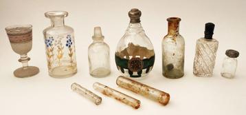 Flesjes en potjes van glas beschikbaar voor biedingen