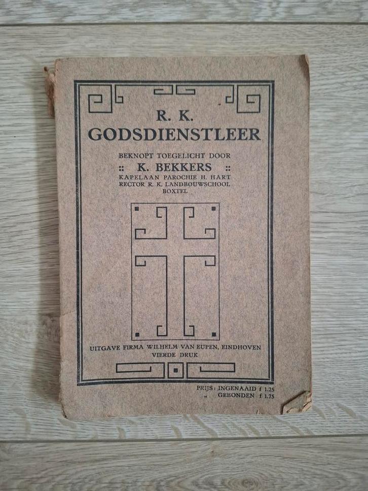 Oud boek "R. K. GODSDIENSTLEER' vintage retro, Antiek en Kunst, Antiek | Boeken en Bijbels, Ophalen of Verzenden