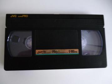 Diverse merken VHS Opneembare Videobanden in luxe opbergdoos beschikbaar voor biedingen