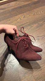 Schoen met hak en veters, bordeaux, maat 38, Kleding | Dames, Schoenen, Ophalen of Verzenden, Zo goed als nieuw, Schoenen met hoge hakken