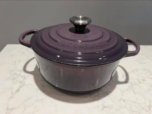 Le Creuset Cassis 20 cm in heel goede staat, Huis en Inrichting, Keuken | Potten en Pannen, Zo goed als nieuw, Koekenpan of Braadpan