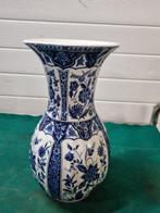 vaas groot delfts blauw gebloemd, Huis en Inrichting, Woonaccessoires | Vazen, Ophalen of Verzenden