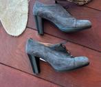 Grijs suede Sascha pumps mt 39. Zijn mij te hoog!, Ophalen of Verzenden, Zo goed als nieuw, Grijs