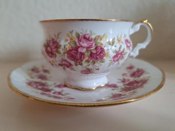 41 kop en schotel Elizabethan Queens Rose in super staat beschikbaar voor biedingen