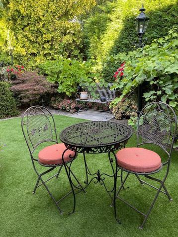 vintage stalen tuintafel met stoelen  beschikbaar voor biedingen