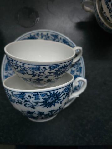 7 kop en schotels in blauw wit aarde werk beschikbaar voor biedingen