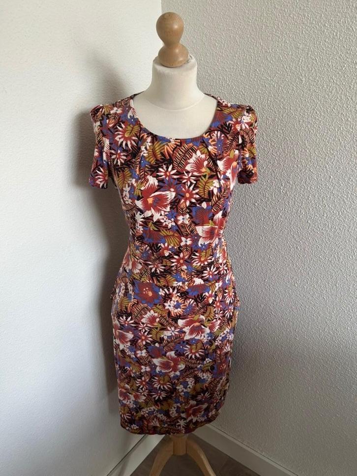 King Louie maat L bloemen retro mona jurk 2264, Kleding | Dames, Jurken, Zo goed als nieuw, Maat 42/44 (L), Rood, Knielengte, Ophalen of Verzenden