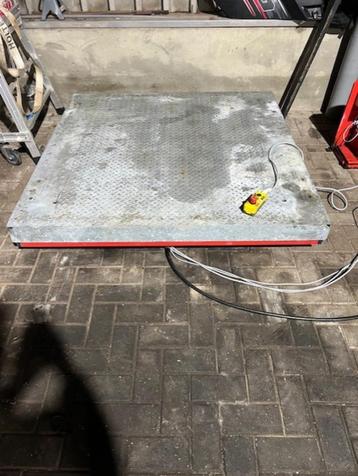 heftafel schaarheftafel werktafel hydraulisch max. 2000kg  beschikbaar voor biedingen