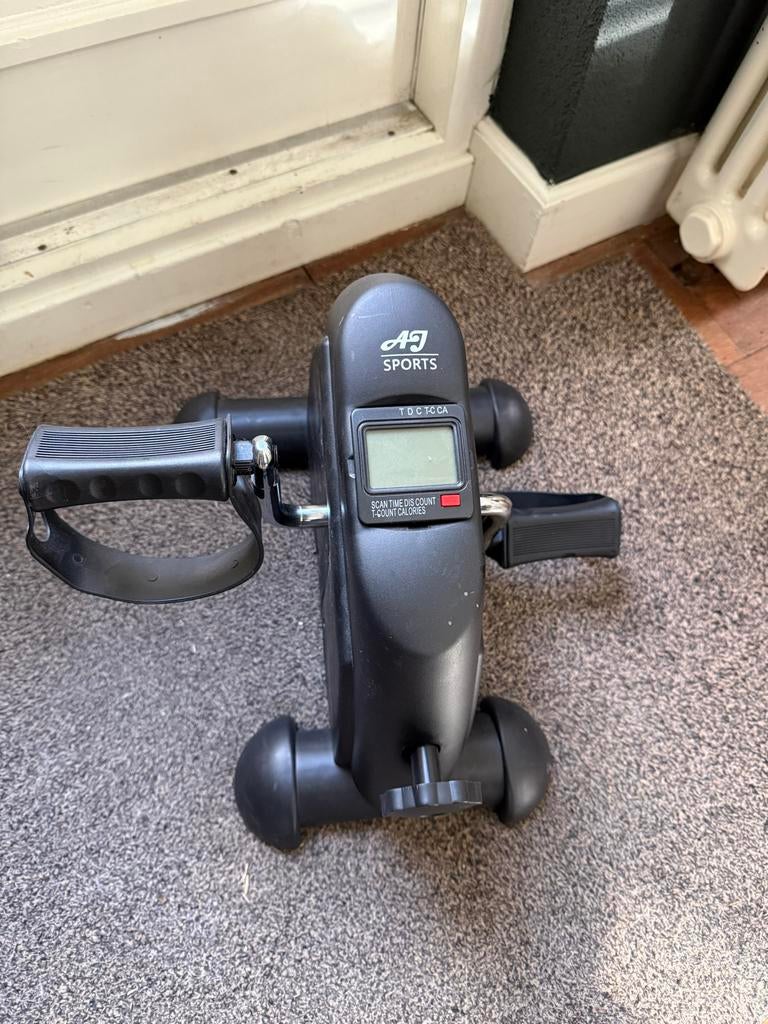 Compacte Stoelfiets - Ideaal voor Thuisrevalidatie, Sport en Fitness, Ophalen, Kunststof, Gebruikt, Armen