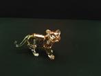 Swarovski Jaarstuk Tijger jong staand 2010, Verzamelen, Swarovski, Ophalen of Verzenden, Zo goed als nieuw, Figuurtje