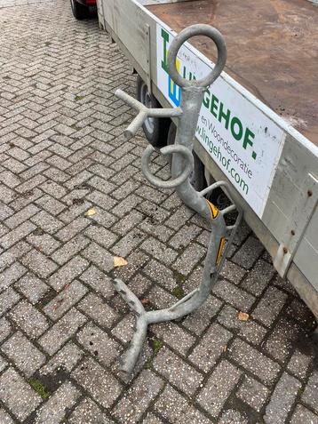 Bomen kluit haak zo goed als nieuw 500 kg tillen beschikbaar voor biedingen