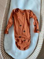 Romper lange mouw HEMA maat 50-56 cognac met stippen, Nacht- of Onderkleding, Jongetje of Meisje, Ophalen of Verzenden, Zo goed als nieuw
