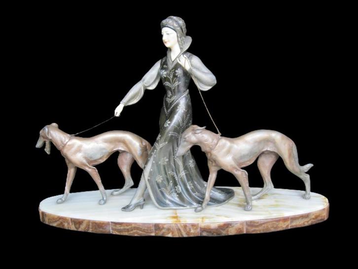 Dame met twee honden gemerkt Scali., Antiek en Kunst, Antiek | Koper en Brons, Brons, Ophalen