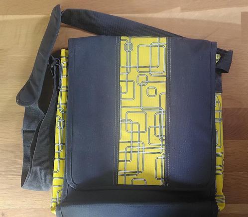 laptoptas, Computers en Software, Laptoptassen, Zo goed als nieuw, Schoudertas, 16 inch, Ophalen of Verzenden