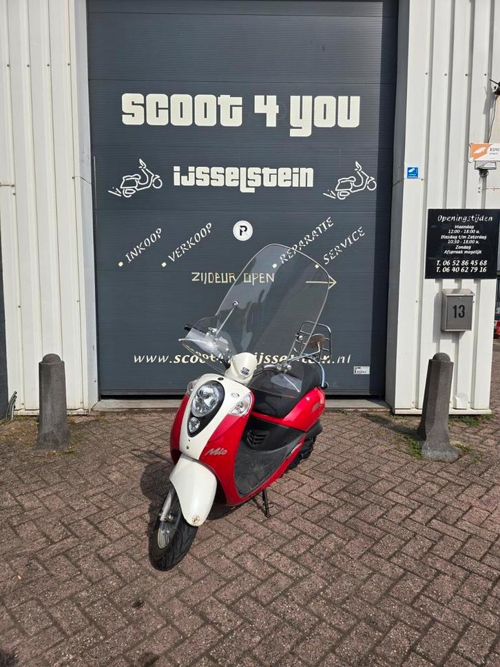 SYM MIO 4-TAKT 1E EIGENAAR ROOD! MEENEEMPRIJS zip, Fietsen en Brommers, Scooters | SYM, Zo goed als nieuw, Mio, Benzine, Ophalen