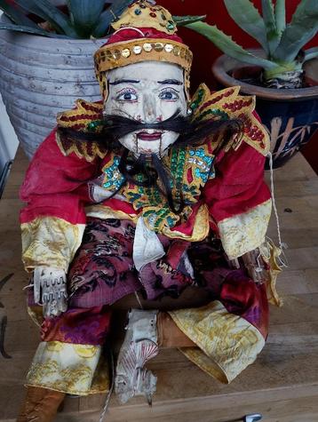 Antieke Indiaanse houten gedetailleerde marionette pop  beschikbaar voor biedingen