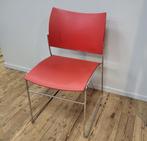 Rode stapelstoelen, Vijf, Zes of meer stoelen, Zo goed als nieuw, Ophalen, Rood