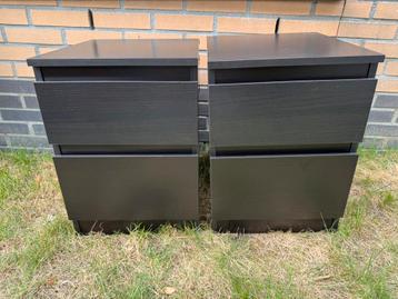 Black nightstands, matching / Nachtkastjes beschikbaar voor biedingen