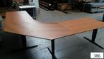 0415. Bureaus / bureau / tafel / hoekbureau, Ophalen, In hoogte verstelbaar, Gebruikt