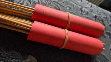 Duitse papieren vlagjes op een houten stokje beschikbaar voor biedingen