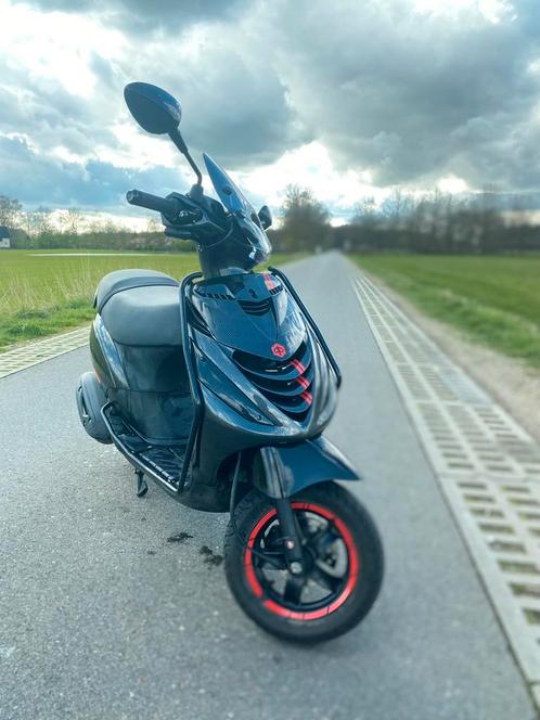 Piaggio Zip 2019 Carbon, Fietsen en Brommers, Scooters | Piaggio, Maximaal 45 km/u, Benzine, Ophalen