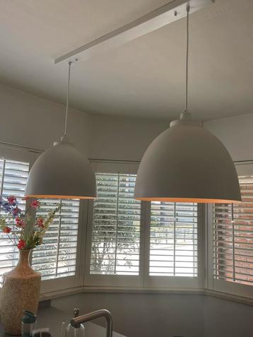 Witte grote hanglampen beschikbaar voor biedingen