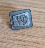 Speldje. V&D.  Vroom en Dreesman, Ophalen of Verzenden, Gebruikt, Merk, Speldje of Pin