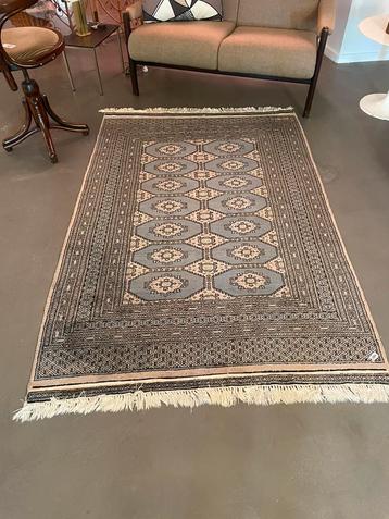 Vintage kleed perzisch blauw beschikbaar voor biedingen