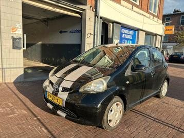 Toyota Aygo 1.0 12V Vvt-i 5Deurs 2008 Zwart metalic Airco beschikbaar voor biedingen