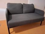 Ikea Glostad 2-zitsbank, Knisa donkergrijs. Breedte 121 cm, Ophalen, Tweepersoons, Zo goed als nieuw, Rechte bank