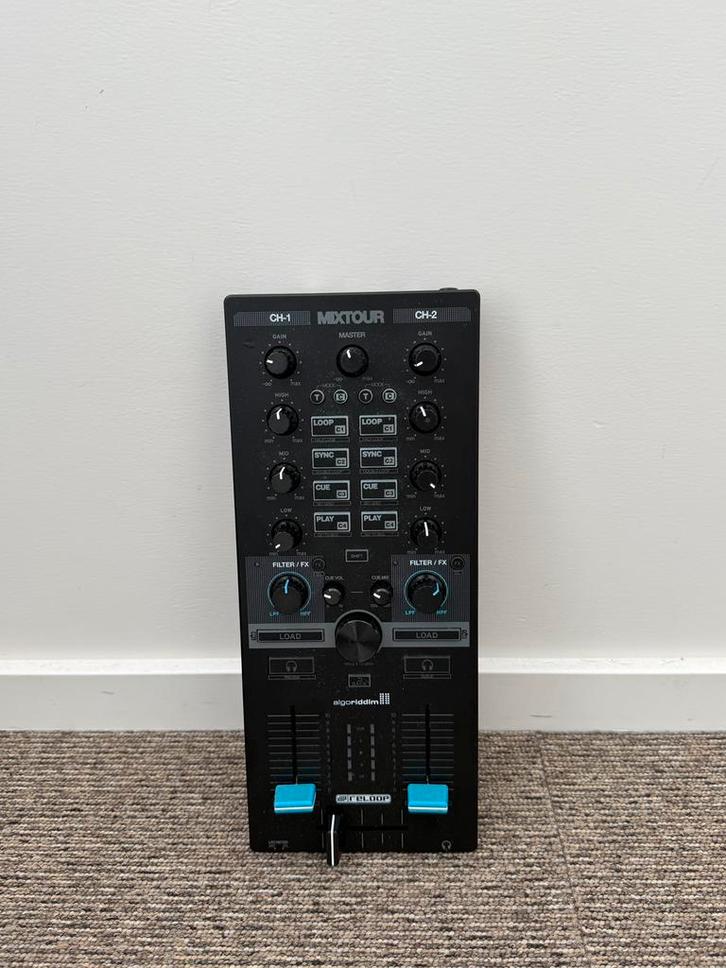Reloop Mixtour met Chroma Caps – Zo goed als nieuw, Muziek en Instrumenten, Dj-sets en Draaitafels, Zo goed als nieuw, Reloop