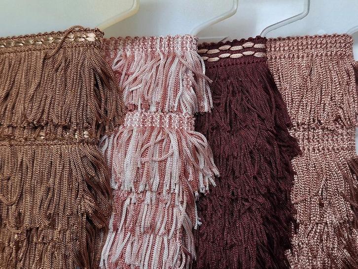 Zeer mooi vintage franjeband, 4 haspels, Hobby en Vrije tijd, Naaien en Fournituren, Nieuw, Lint, Band of Elastiek, Ophalen of Verzenden