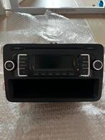 Volkswagen RCD210 radio origineel, Auto diversen, Ophalen of Verzenden, Zo goed als nieuw