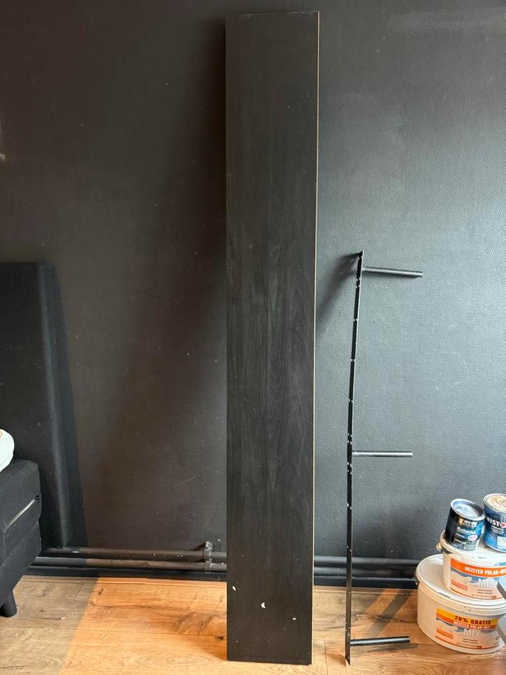 Lange zwarte IKEA wandplank, Huis en Inrichting, Kasten | Stellingkasten, Gebruikt, Ophalen
