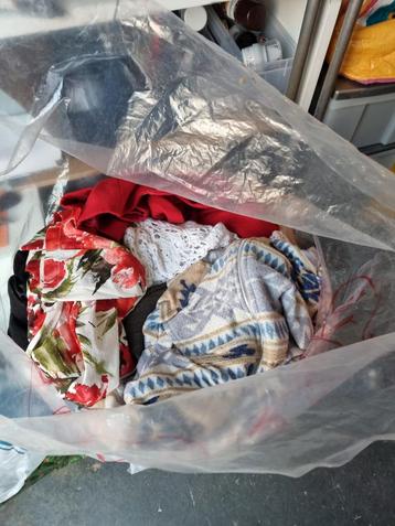Diverse vintage kleding, 4 zakken(25 kg per zak), bieden beschikbaar voor biedingen