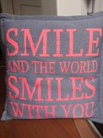 Sierkussen - Grijze kussen met tekst, Ophalen of Verzenden, Zo goed als nieuw, Grijs, Vierkant