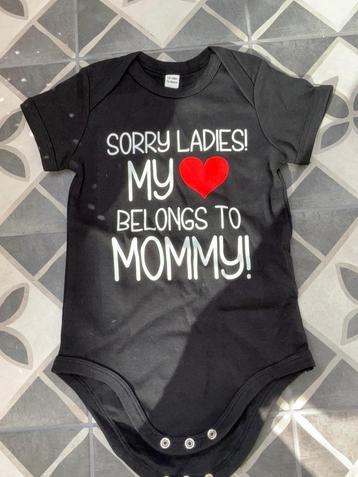 Rompertje met tekst Sorry Ladies My LOVE Belongs to Mommy beschikbaar voor biedingen